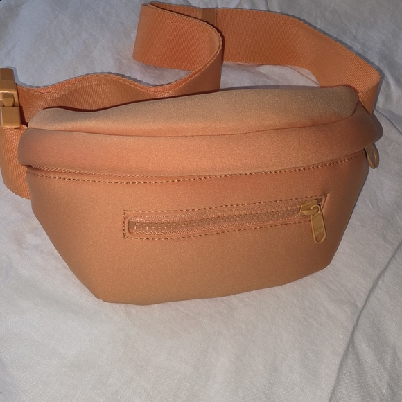 Dagne Dover NWT Ace Fanny Pack - Picture 2 of 11